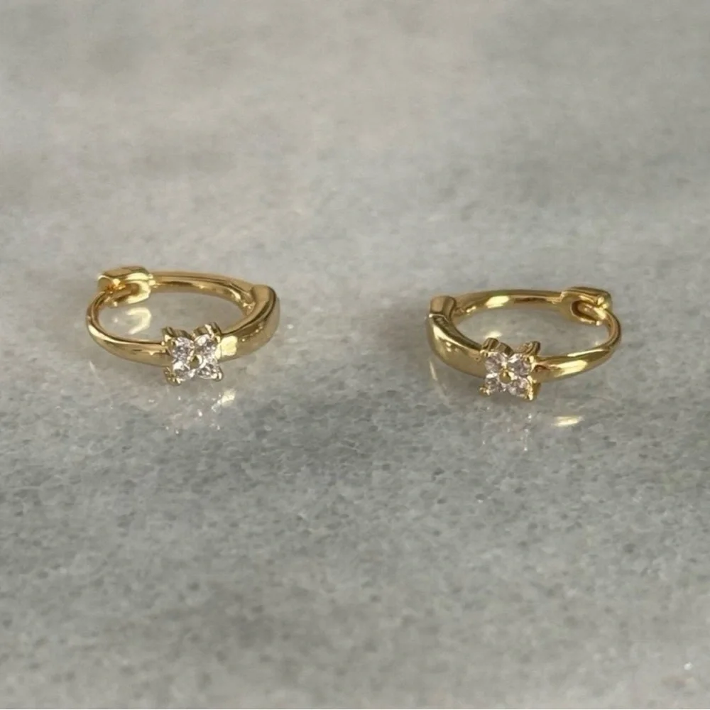 Gold Crystal Flower Huggie Hoop Earrings Brand New - Picture 6 of 6